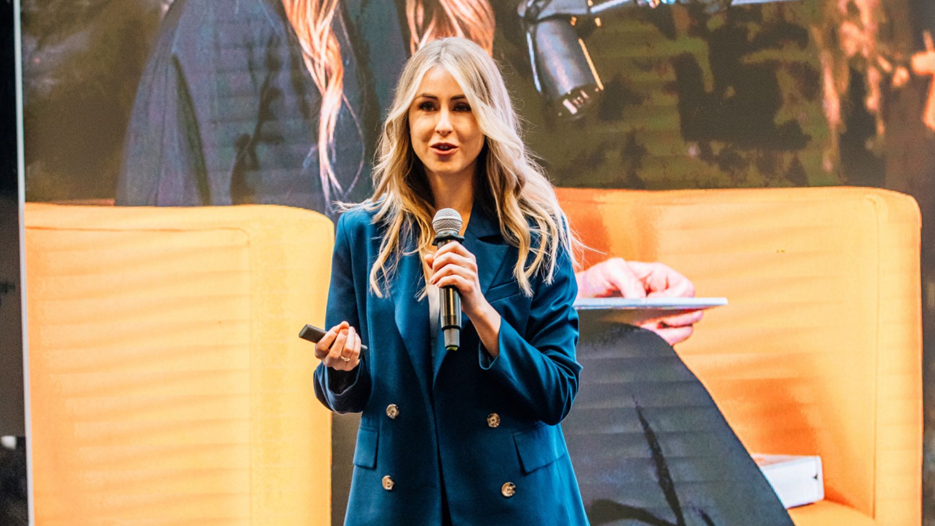 Czy naukowczyni byłaby lepszym wilkiem czy Czerwonym Kapturkiem?